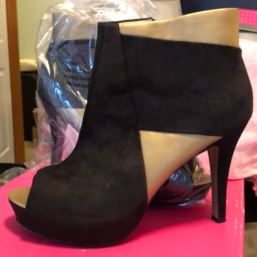 DIMITRA BLACK/GOLD BOOTS WITH PERK A TOE